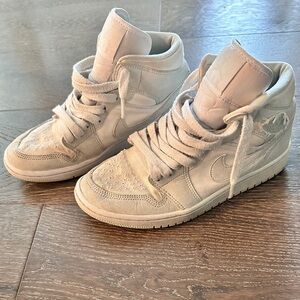 Nike Jordan 1 Mid Sneakers